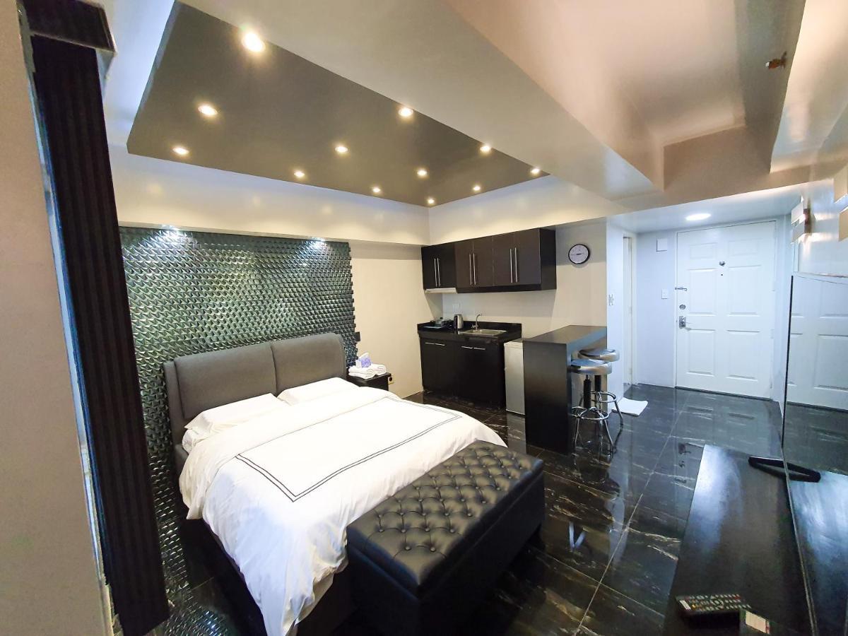 Burgundy Mckinley Place Service Apartment Manila Bagian luar foto
